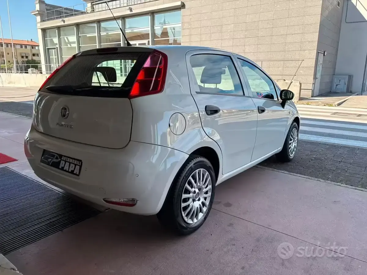 Usata Fiat Punto Street 69 CV (50 kW) 2017 Bianco Utilitaria