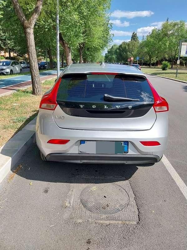 Usata Volvo V40 Business Edition 120 CV (88 kW) 2017 Grigio Berlina