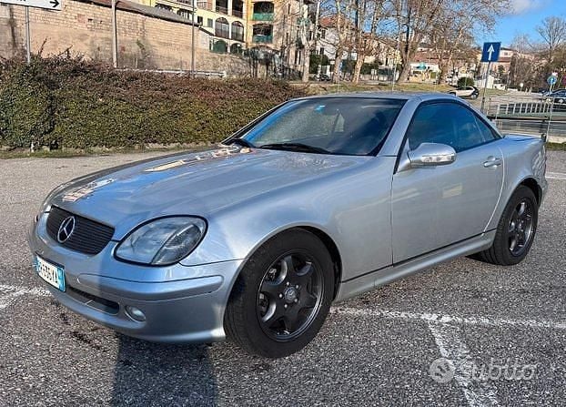 Usata Mercedes SLK200 163 CV (119 kW) 2001 Argento Cabrio