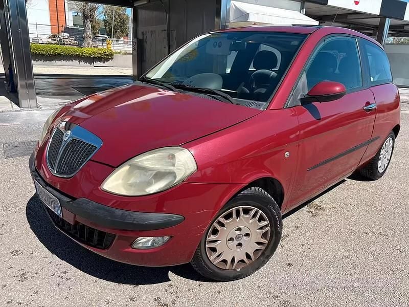 Usata Lancia Ypsilon 70 CV (51 kW) 2003 Rosso Utilitaria