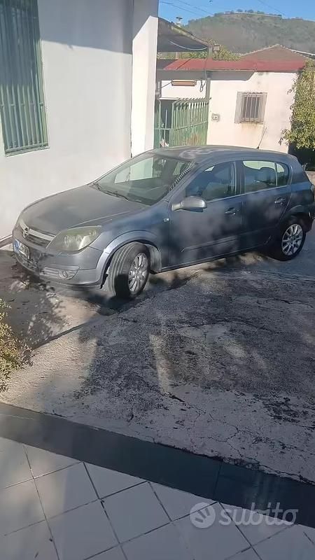 Usata Opel Astra 68 CV (50 kW) 2005 Grigio Berlina