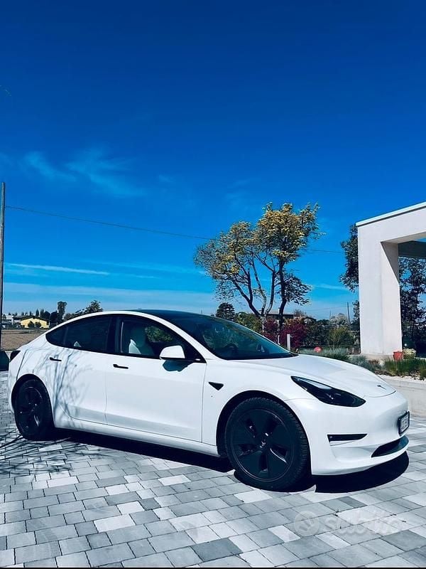 Usata Tesla Model 3 Long Range AWD 366 kW (498 CV) 2021 Bianco Berlina