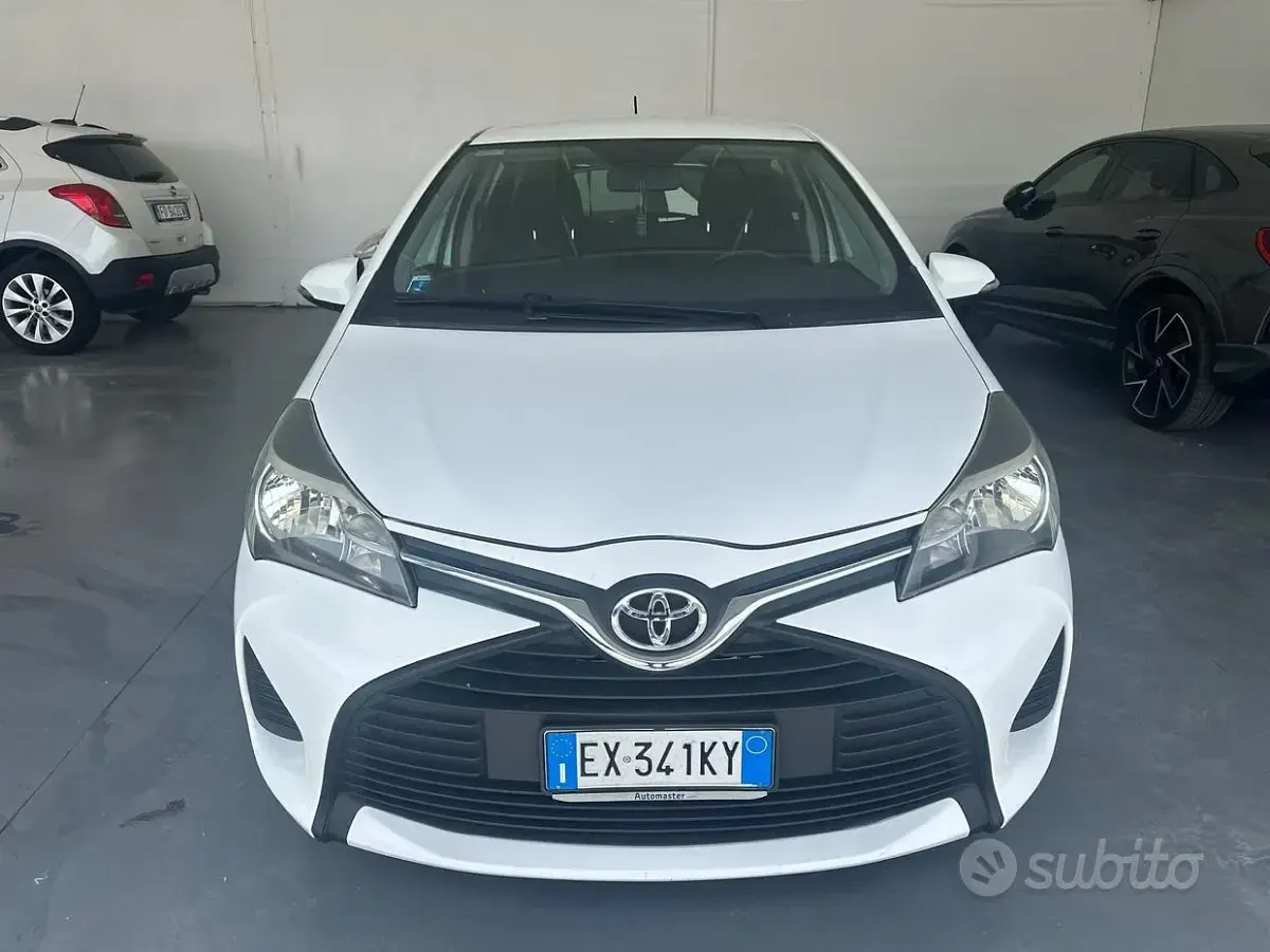 Usata Toyota Yaris 69 CV (50 kW) 2014 Bianco Utilitaria