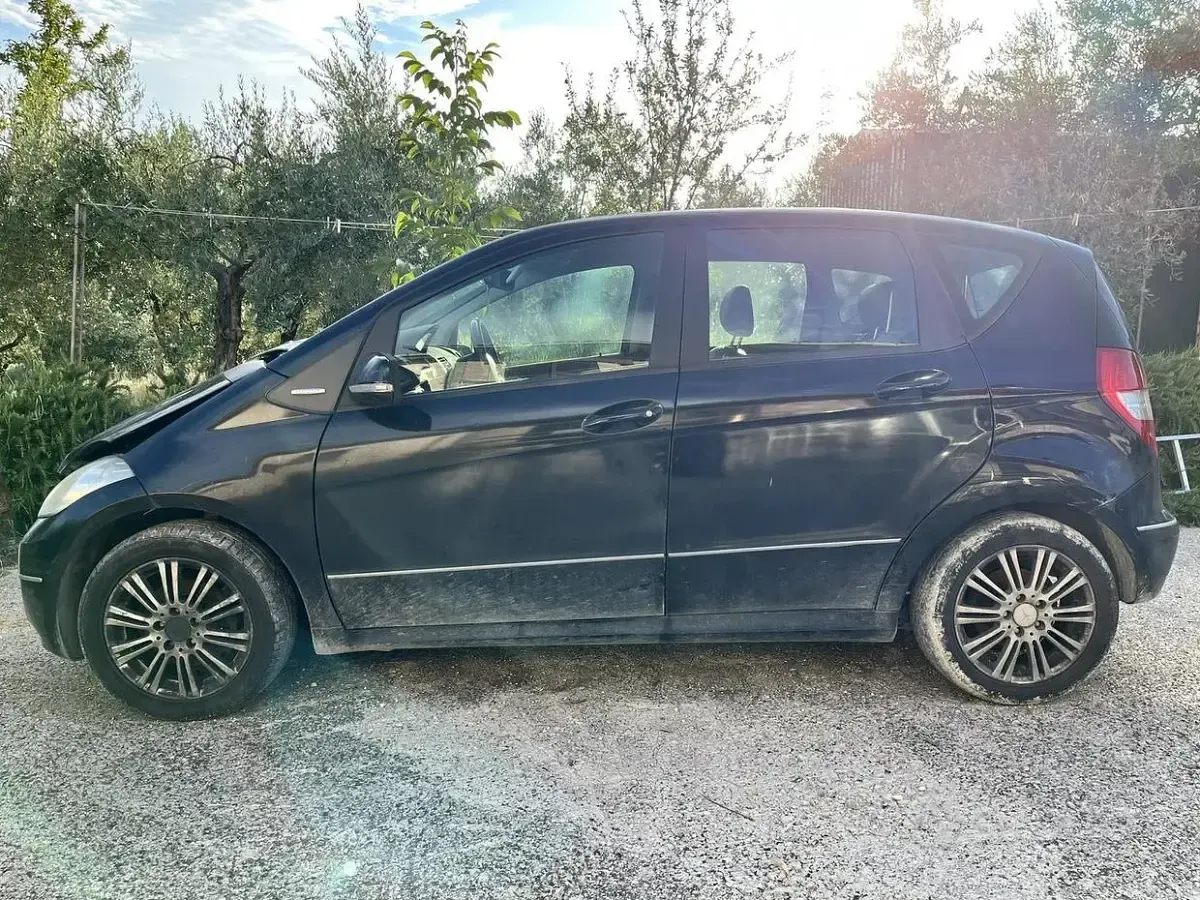 Usata Mercedes A180 109 CV (80 kW) 2009 Nero Berlina