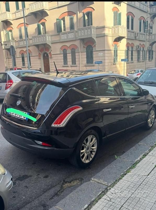Usata Lancia Delta 120 CV (88 kW) 2011 Utilitaria