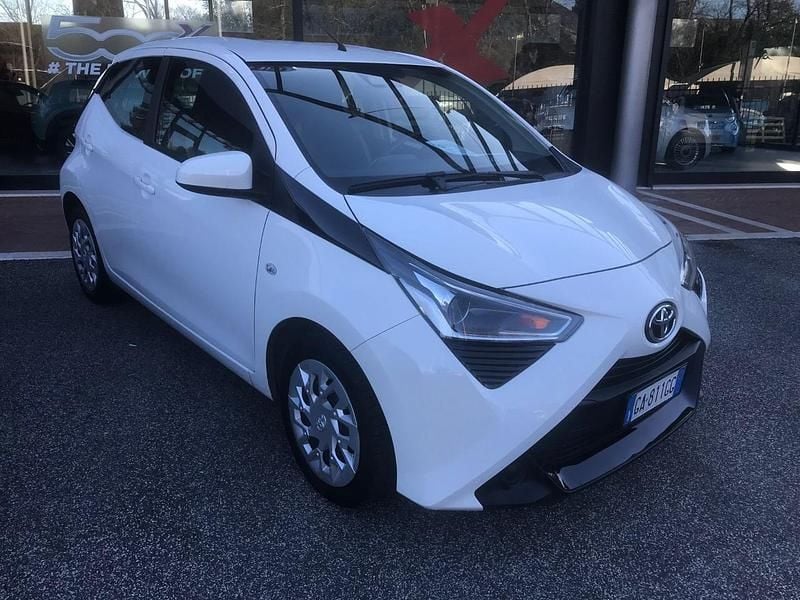 Usata Toyota Aygo Connect Style 72 CV (52 kW) 2020 Bianco Utilitaria