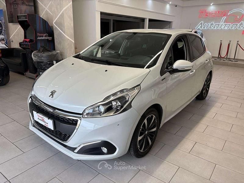 Usata Peugeot 208 Allure 83 CV (61 kW) 2018 Bianco Utilitaria