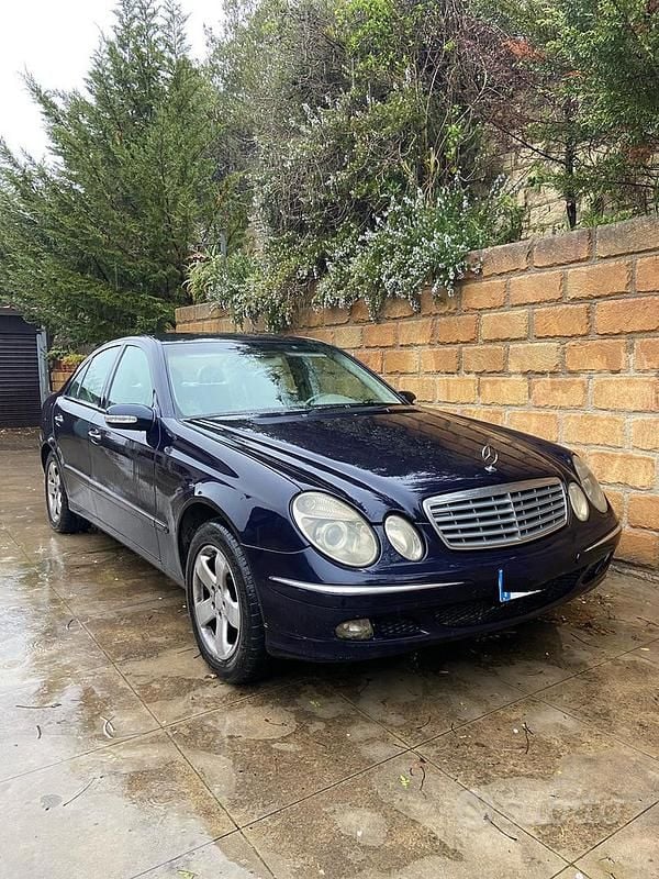 Usata Mercedes E220 2003 Blu Berlina
