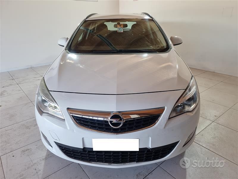 Usato 2012 Opel Astra 1.4 Benzin 140 CV (6.700 €)