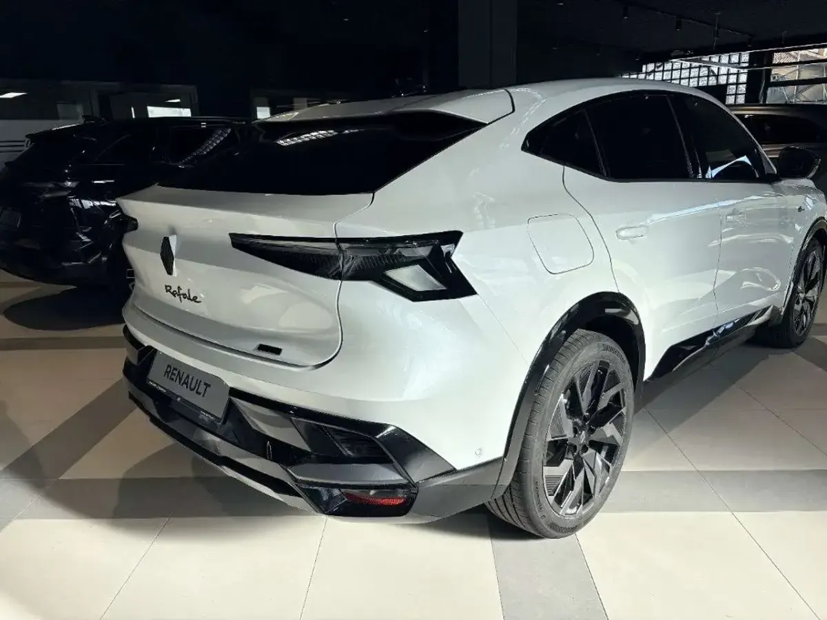 Nuova Renault Rafale Esprit Alpine 131 CV (96 kW) 2026 Aintree green pastello SUV