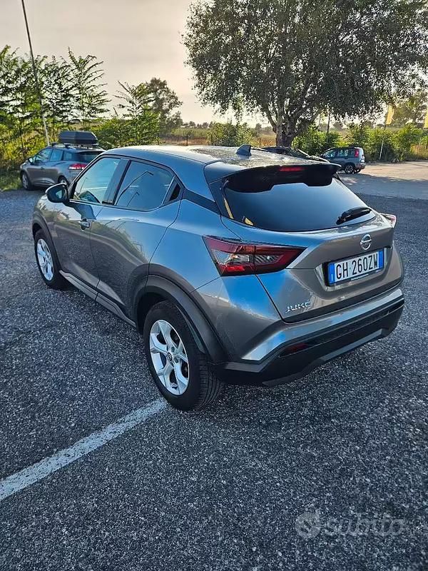 Gebraucht Nissan Juke N-Connecta 114 PS (83 kW) 2022 Grau SUV