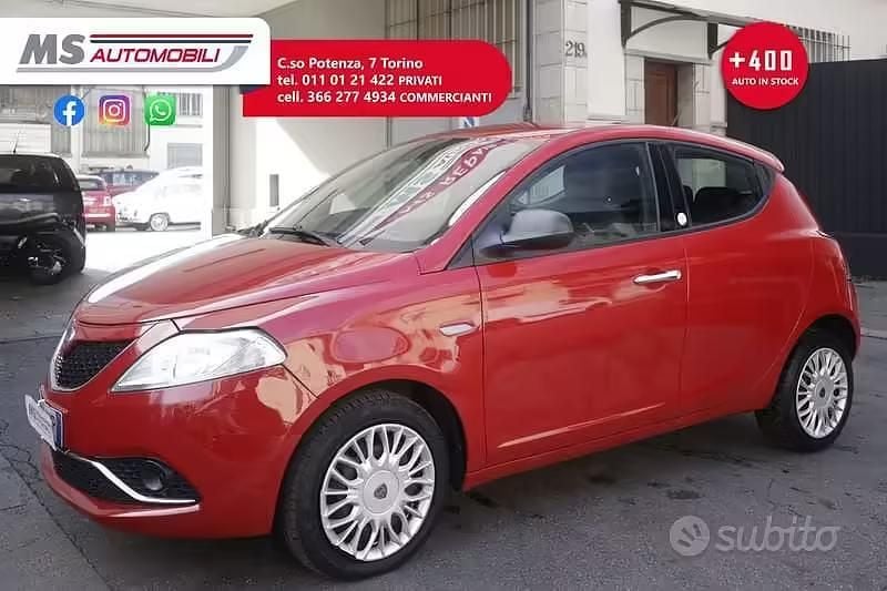 Usata Lancia Ypsilon Gold 69 CV (50 kW) 2017 Rosso Utilitaria