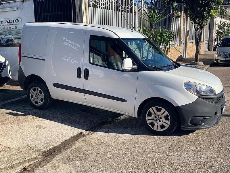 Usata Fiat Doblò Easy 105 CV (77 kW) 2015 Bianco Monovolume