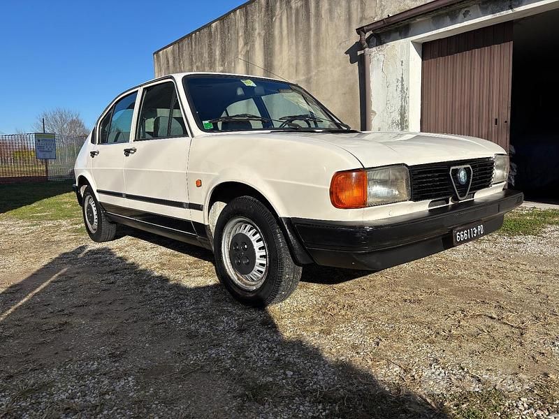 Usata Alfa Romeo Alfasud 68 CV (50 kW) 1982 Bianco Berlina