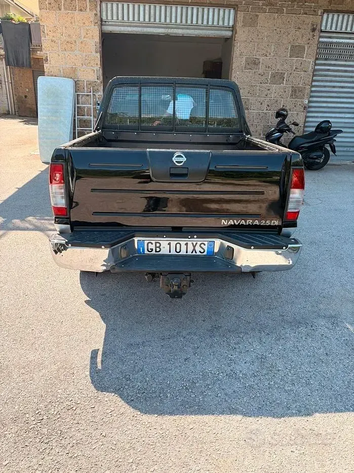 Usata Nissan Navara SE 171 CV (125 kW) 2006 Pick-up