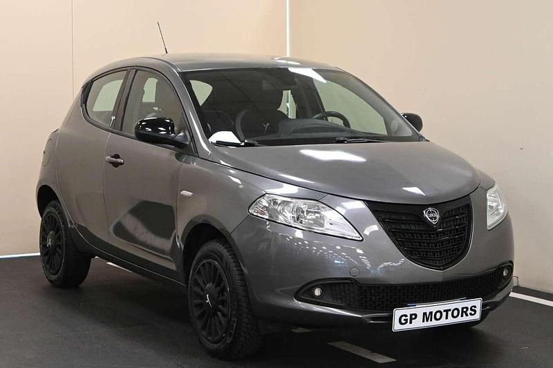 Grigio Usata 2015 Lancia Ypsilon Due volumi | 7500 € (Buon prezzo) - Immagine 1/4