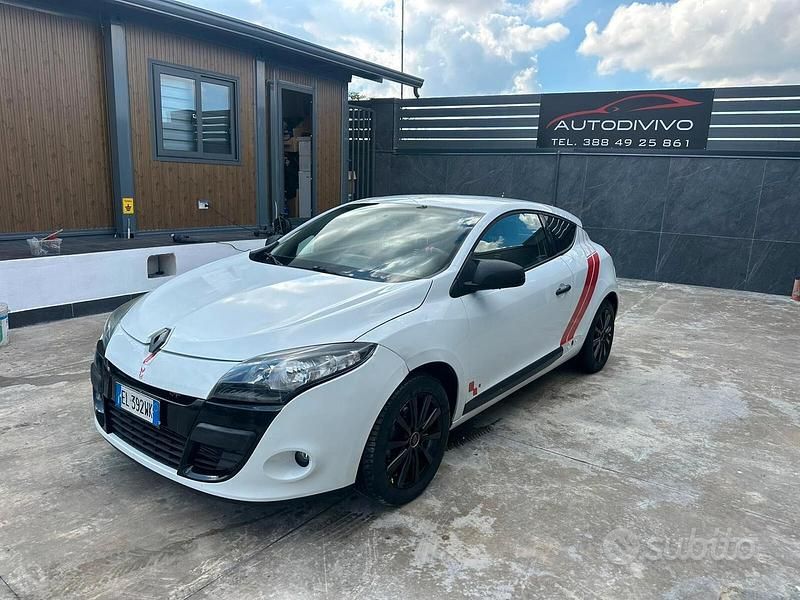 Bianco Usata 2012 Renault Mégane Coupé Coupé | 2850 € (Buon prezzo) - Immagine 1/4