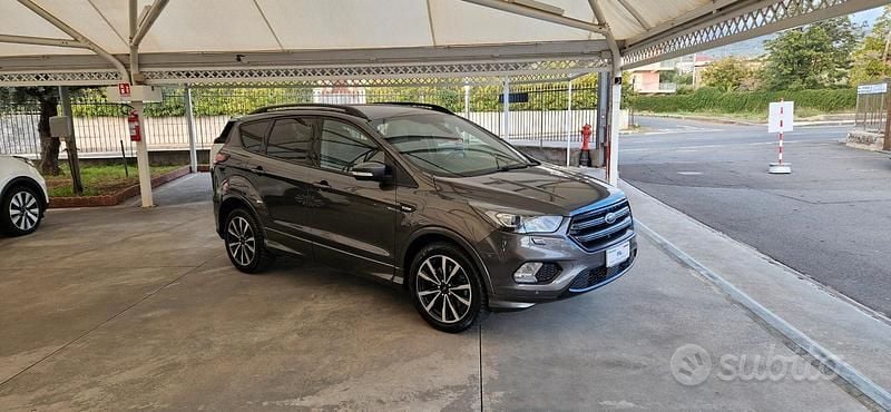 Grigio Usata 2020 Ford Kuga ST-Line SUV | 16.500 € (Buon prezzo) - Immagine 1/4