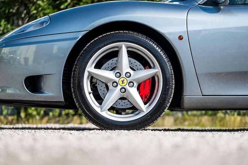 Usata Ferrari 360 400 CV (294 kW) 2005 Grigio titanio Coupé