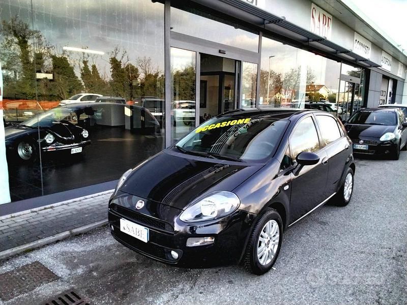 Usata Fiat Punto Lounge 69 CV (50 kW) 2016 Nero Utilitaria