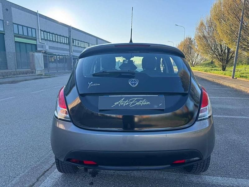 Usata Lancia Ypsilon 69 CV (50 kW) 2013 Grigio Utilitaria
