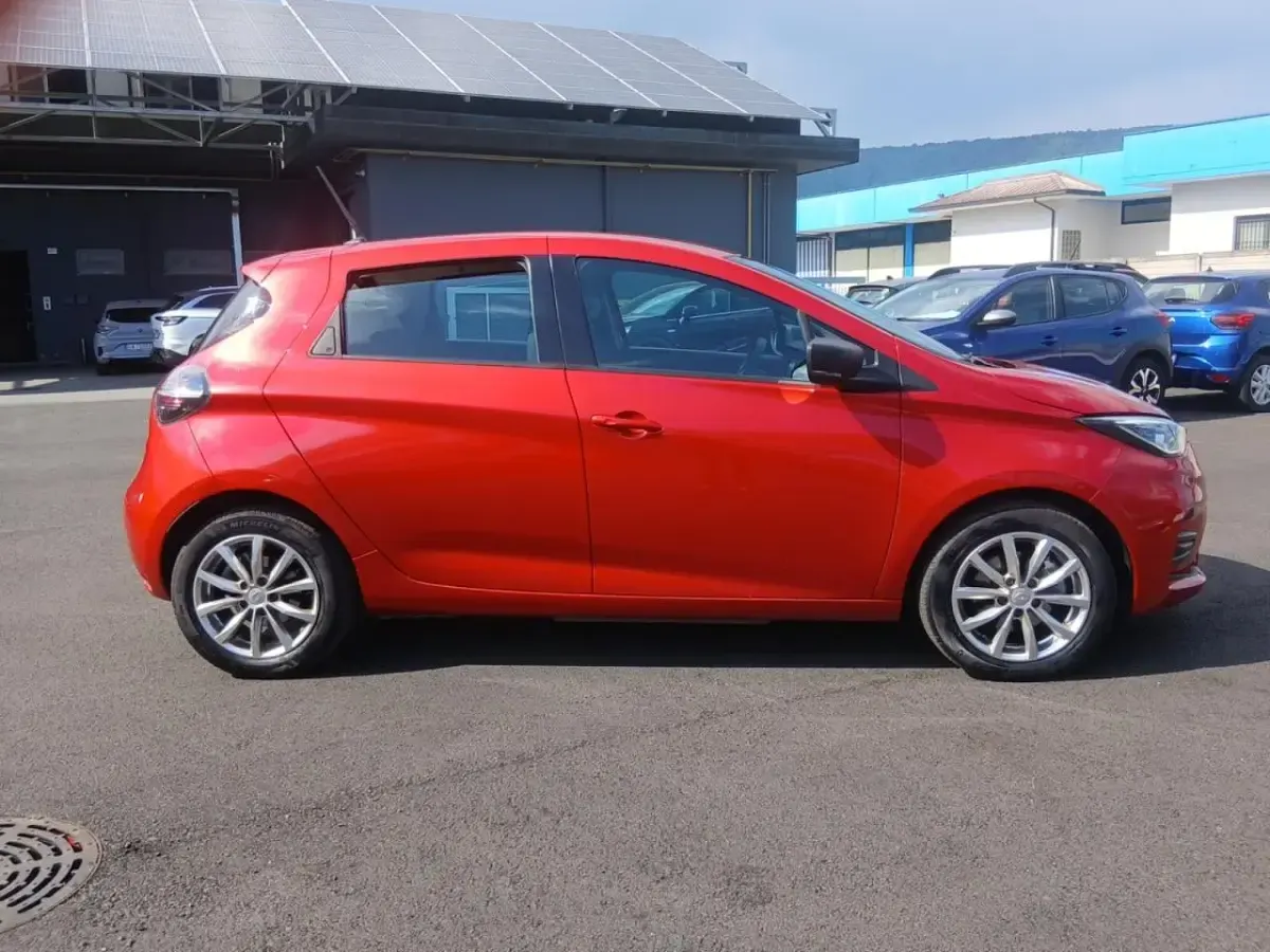 Usata Renault Zoe Equilibre 50 kW (69 CV) 2023 Rosso Utilitaria