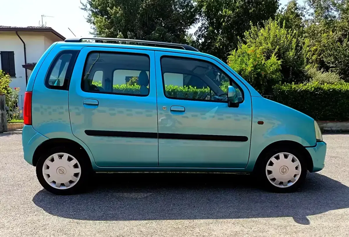 Usata Opel Agila Club 69 CV (50 kW) 2003 Blu Monovolume