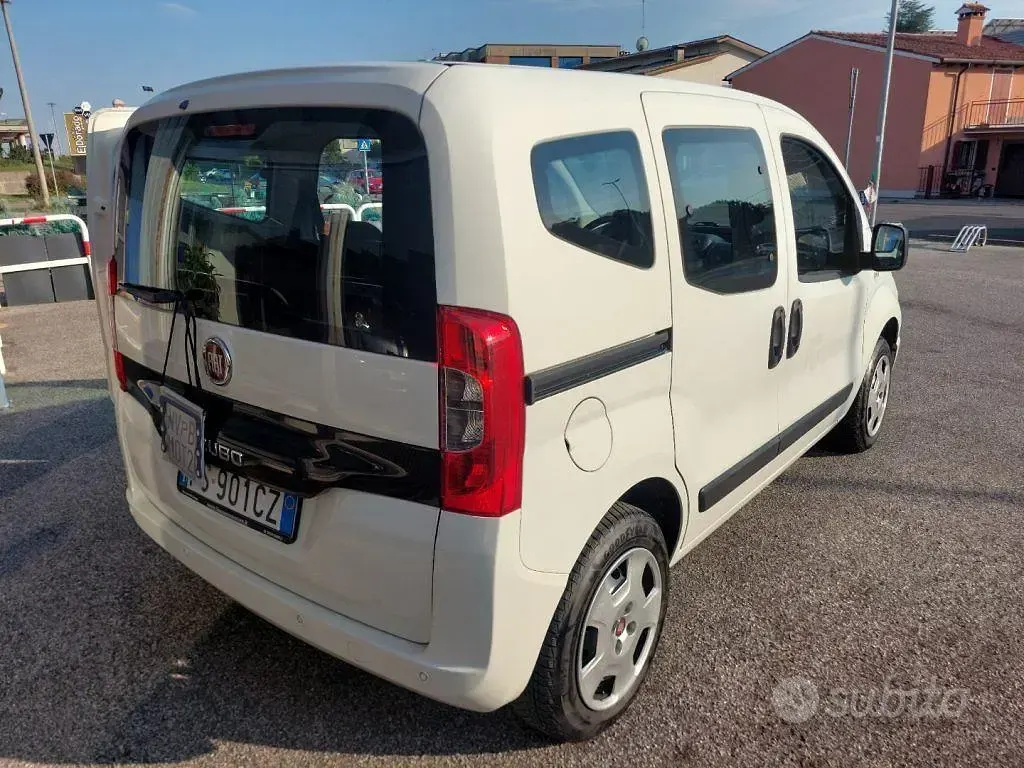 Usata Fiat Qubo Easy 77 CV (56 kW) 2018 Bianco pastello Monovolume