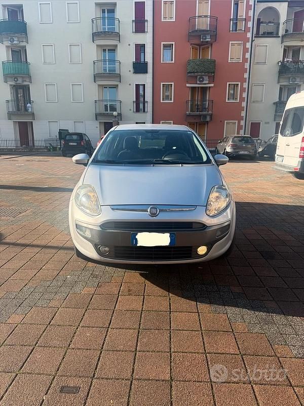 Usata Fiat Grande Punto 77 CV (56 kW) 2011 Grigio Utilitaria