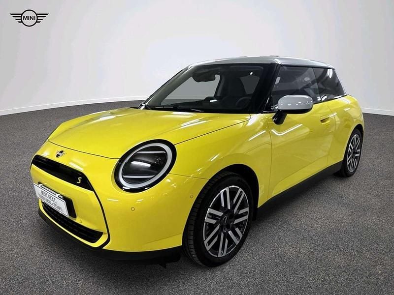 Giallo Nuova 2025 Mini Cooper SE Classic Due volumi | 29.100 € (Buon prezzo) - Immagine 1/4