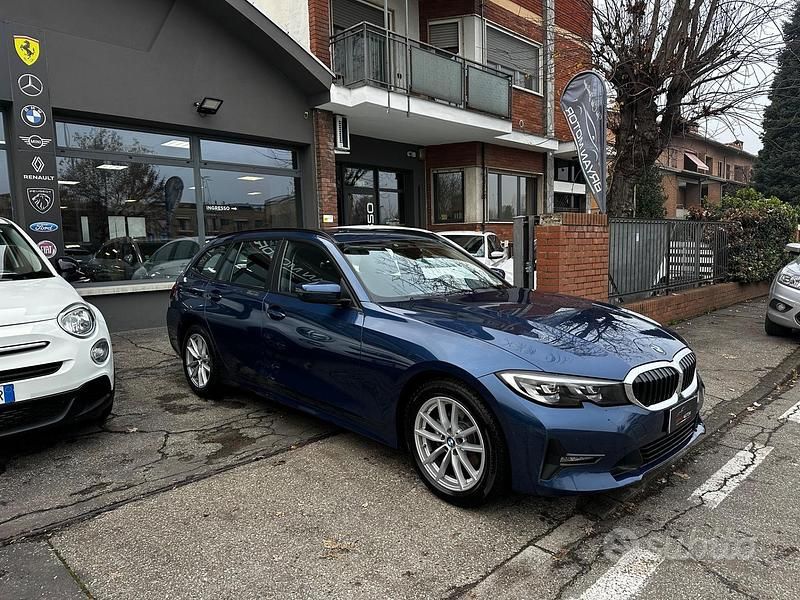Usata BMW 320e Advantage 190 CV (139 kW) 2021 Blu/azzurro Station wagon