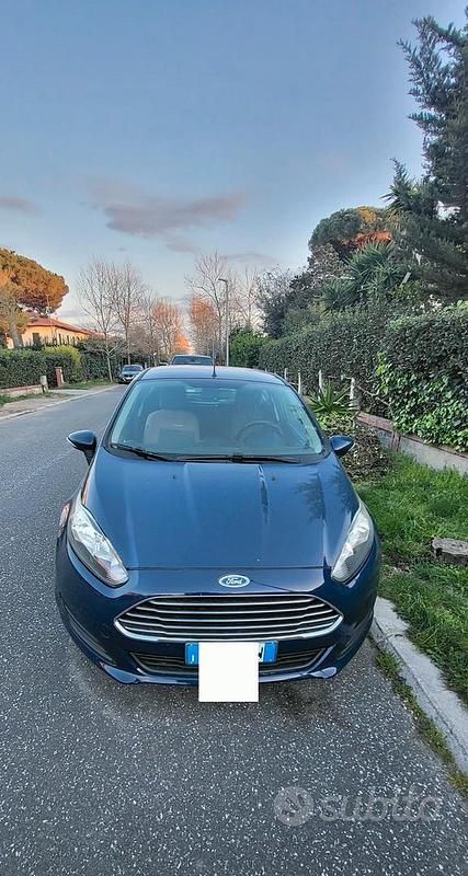 Usata Ford Fiesta 92 CV (67 kW) 2014 Blu Utilitaria