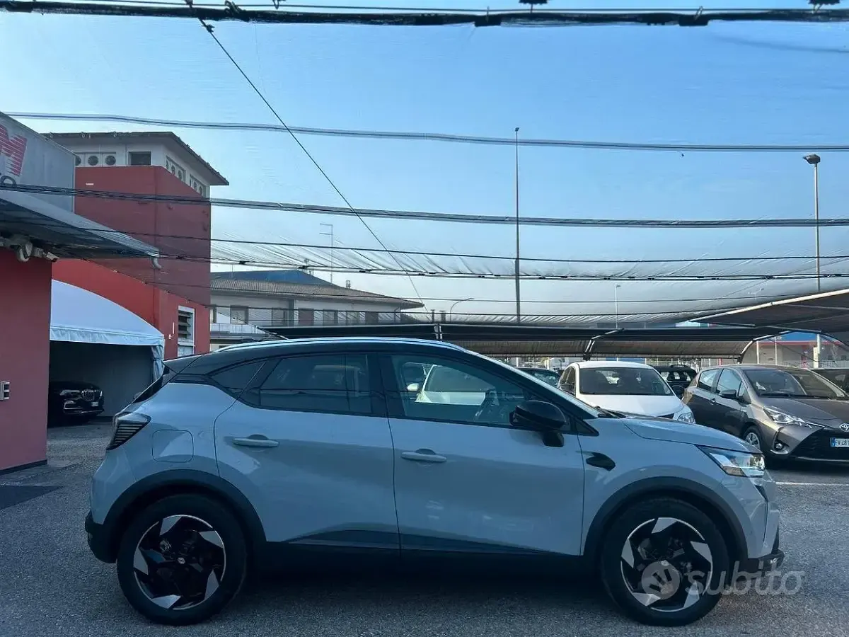 Usata Renault Captur 101 CV (74 kW) 2025 Grigio SUV