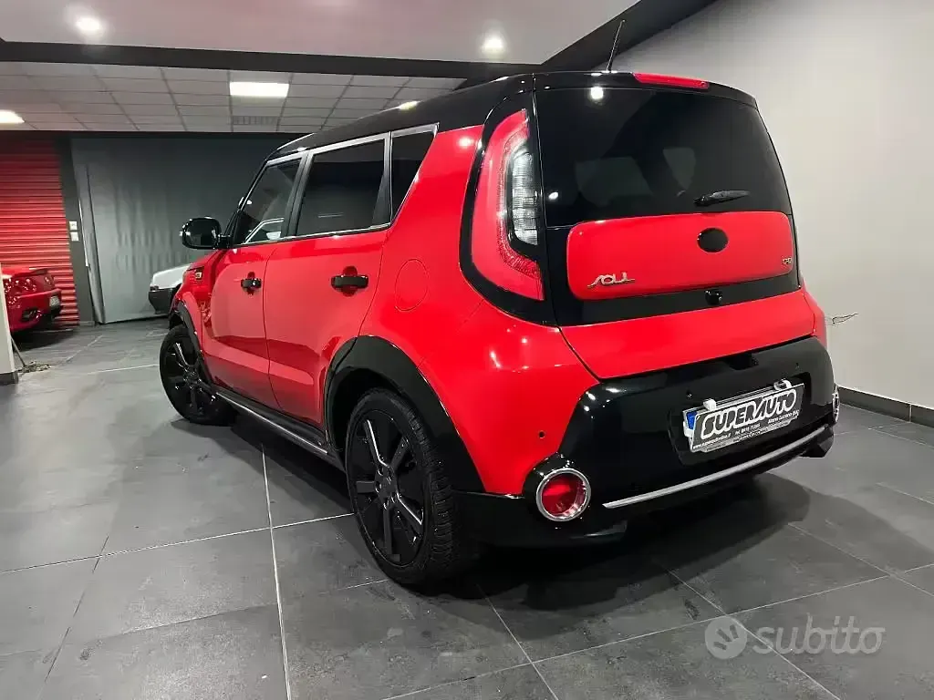 Usata Kia Soul 128 CV (94 kW) 2015 Rosso SUV