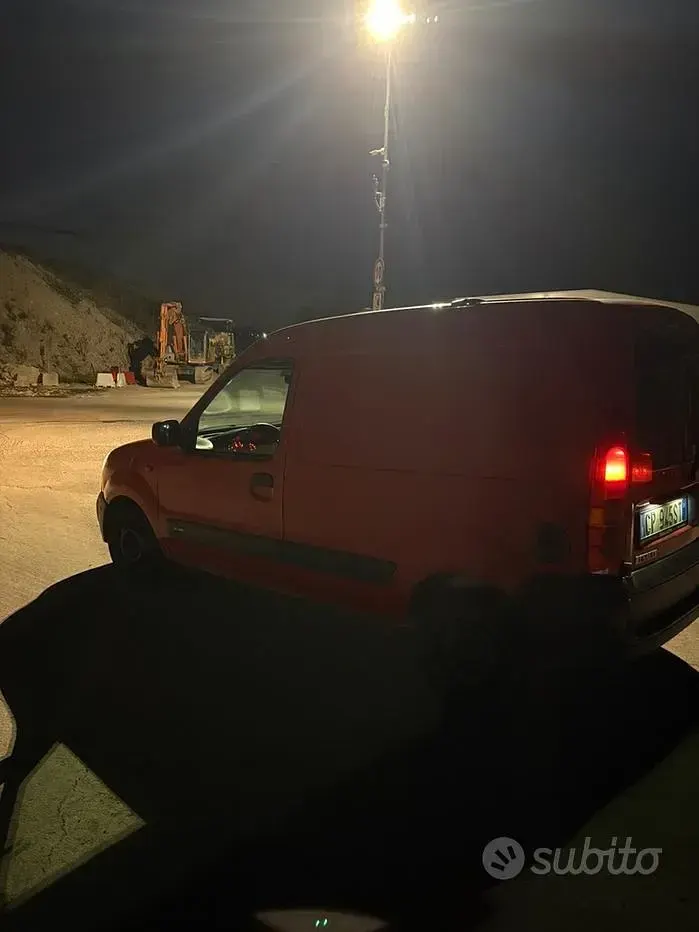 Usata Renault Kangoo 82 CV (60 kW) 2004 Rosso Monovolume