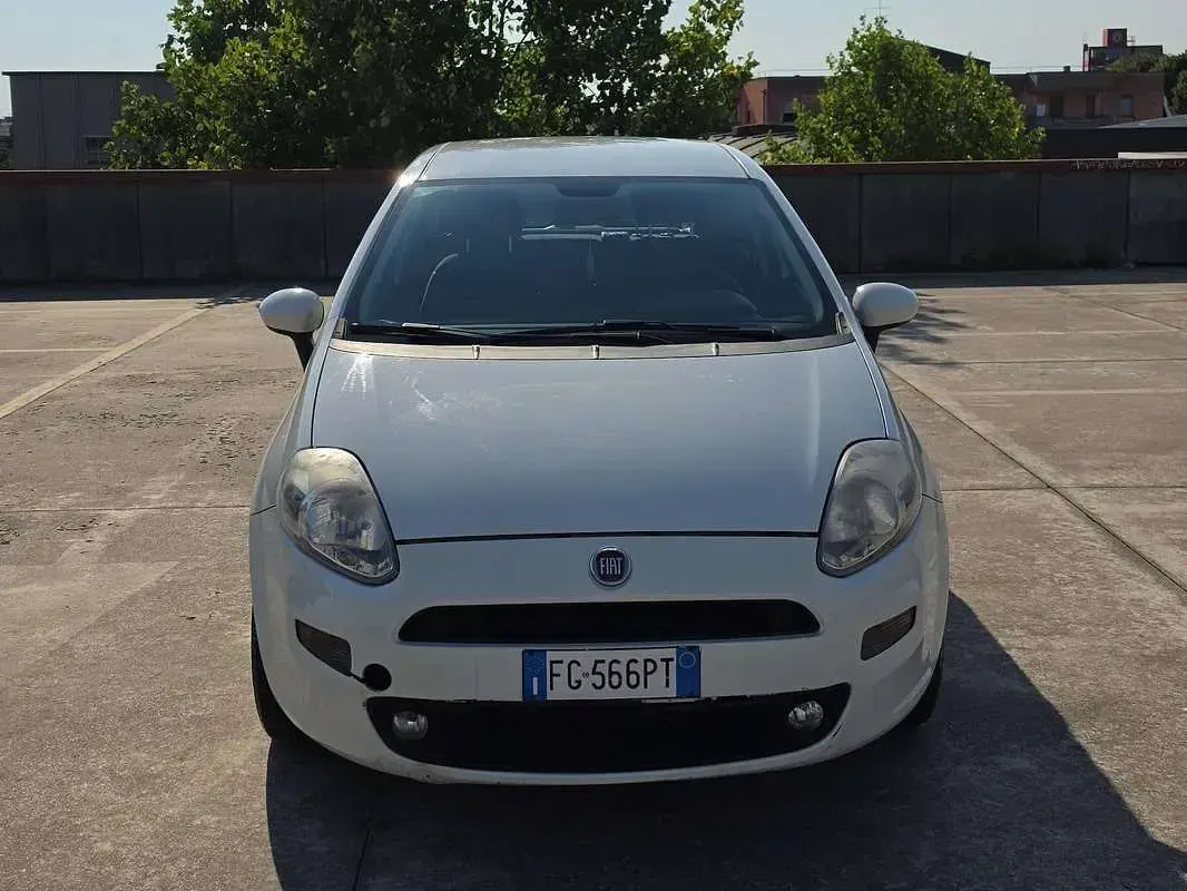Usata Fiat Punto Lounge 77 CV (56 kW) 2016 Bianco Utilitaria