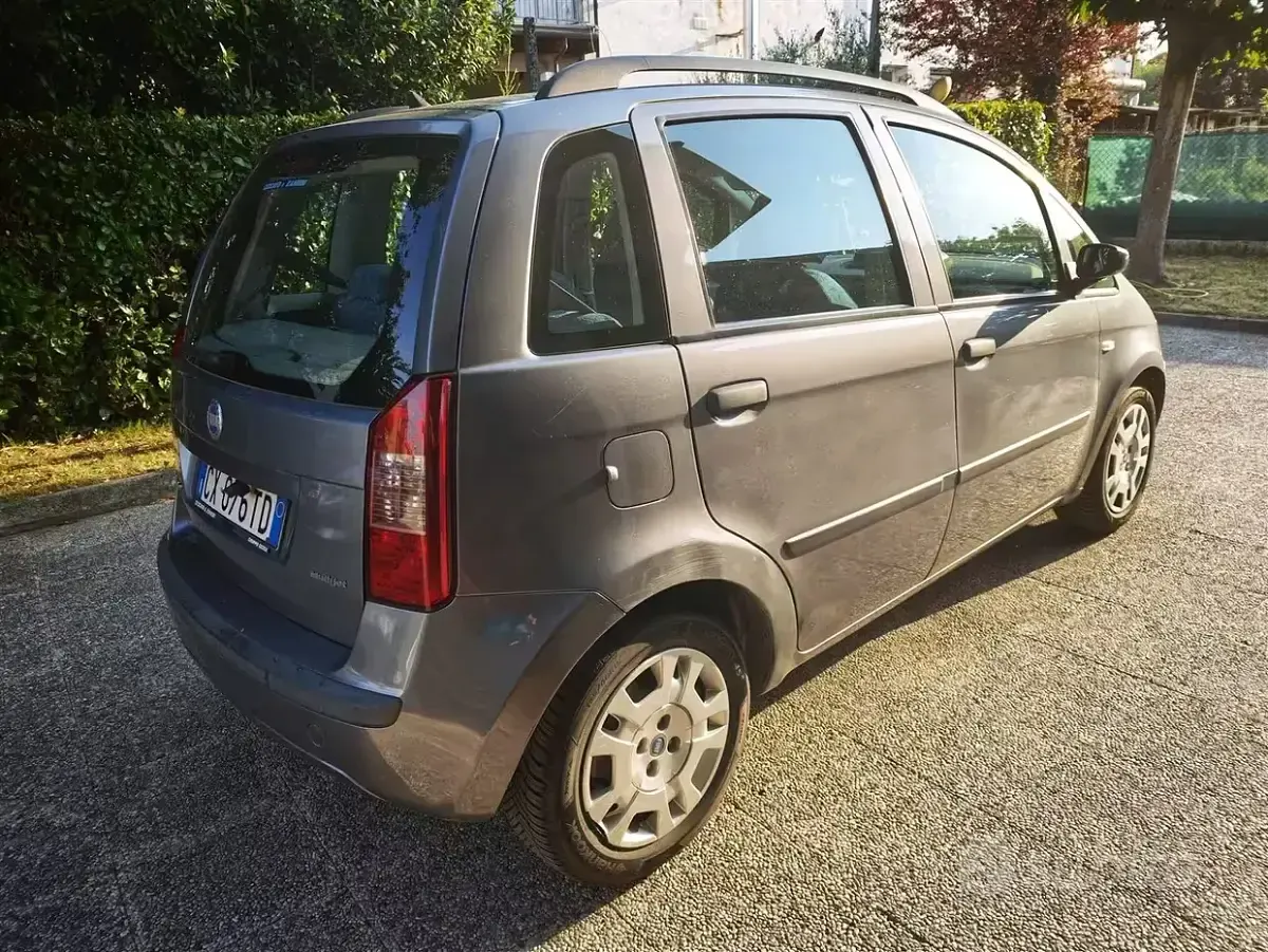 Usata Fiat Idea 69 CV (50 kW) 2005 Grigio Monovolume