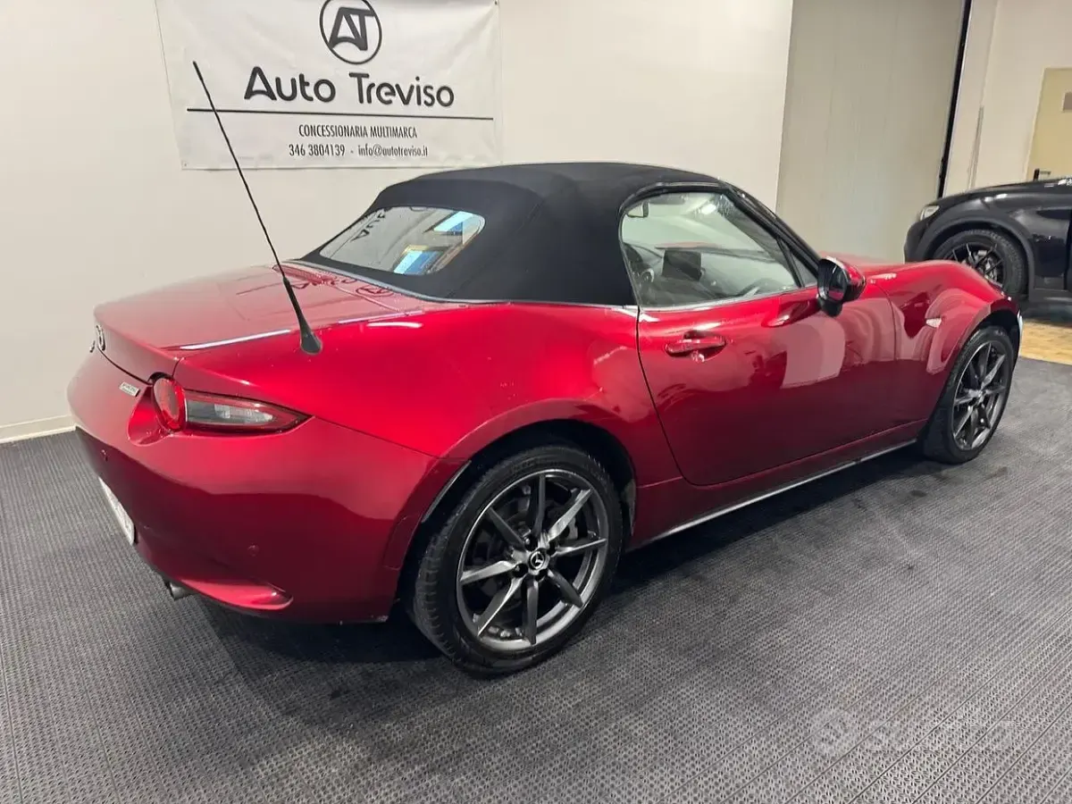 Usata Mazda MX5 Inclusive 160 CV (117 kW) 2018 Rosso Cabrio