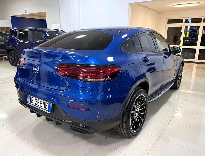 Usata Mercedes GLC300e Premium 194 CV (142 kW) 2022 Cavansite blue SUV