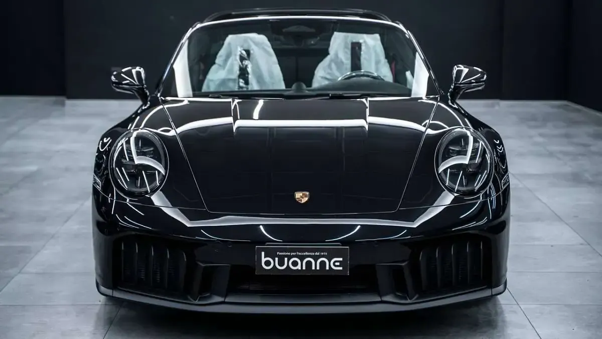 Nuova Porsche 911 Carrera 4 GTS Targa 541 CV (397 kW) 2026 Nero jet metallizzato Cabrio