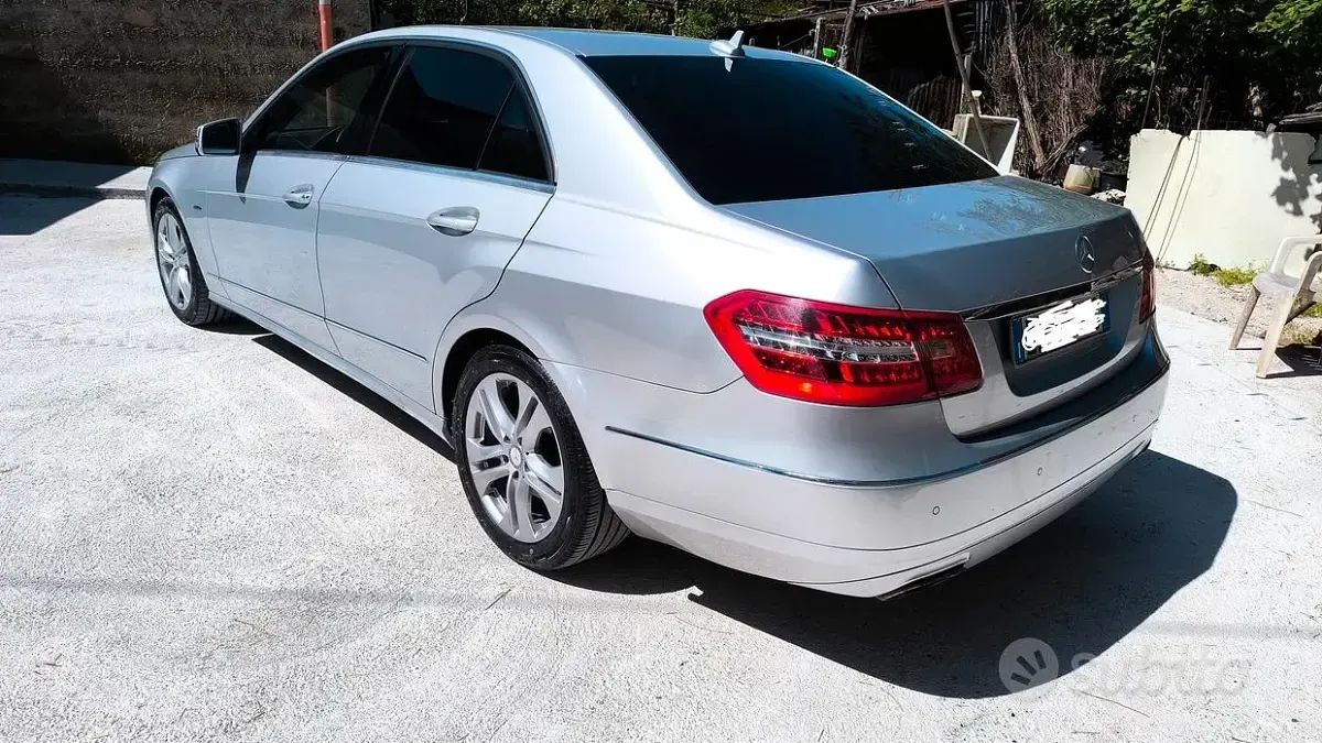 Usata Mercedes E220 Avantgarde 170 CV (125 kW) 2012 Grigio Berlina