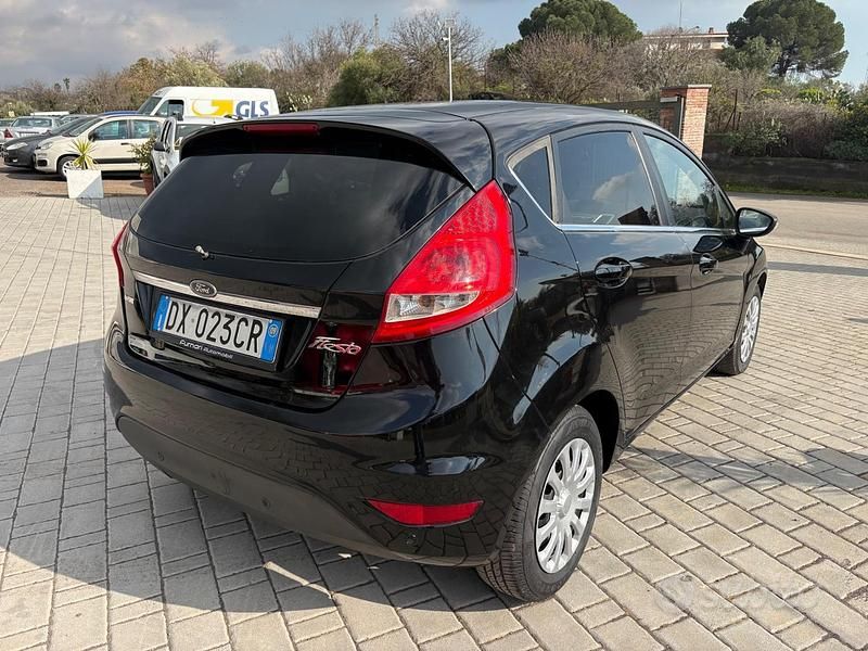 Usata Ford Fiesta 68 CV (50 kW) 2010 Nero Utilitaria