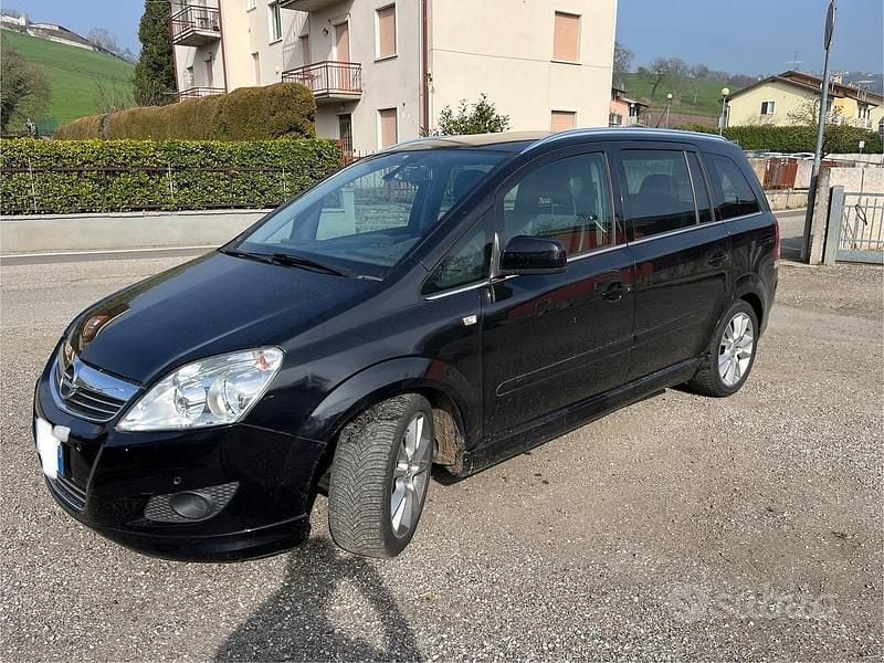 Usata Opel Zafira 140 CV (102 kW) 2010 Nero Monovolume