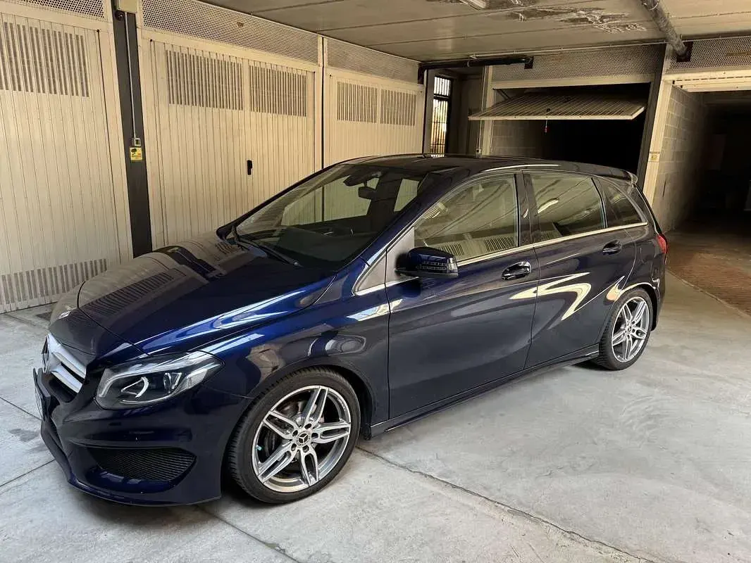 Usata Mercedes B200 136 CV (100 kW) 2017 Blu Utilitaria