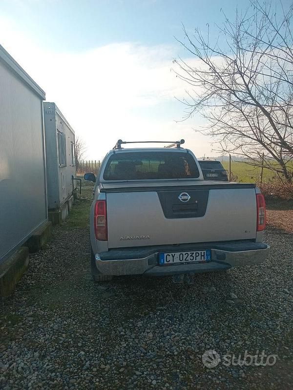 Usata Nissan Navara 190 CV (139 kW) 2005 Grigio Pick-up