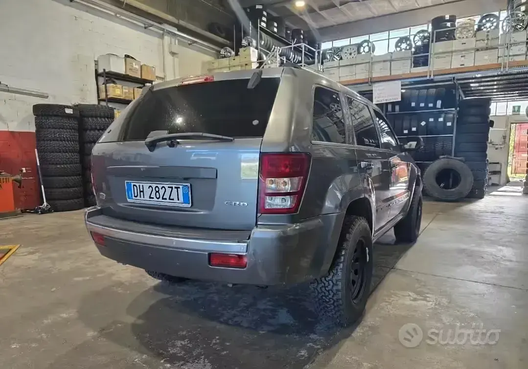 Usata Jeep Grand Cherokee Overland 218 CV (160 kW) 2007 Grigio SUV