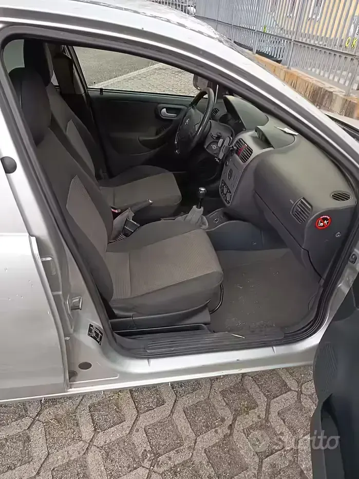 Usata Opel Corsa 80 CV (58 kW) 2004 Grigio Utilitaria
