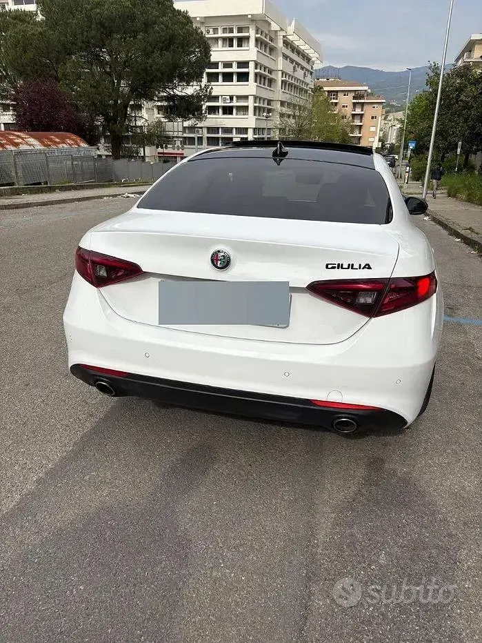 Usata Alfa Romeo Giulia 180 CV (132 kW) 2017 Bianco Berlina