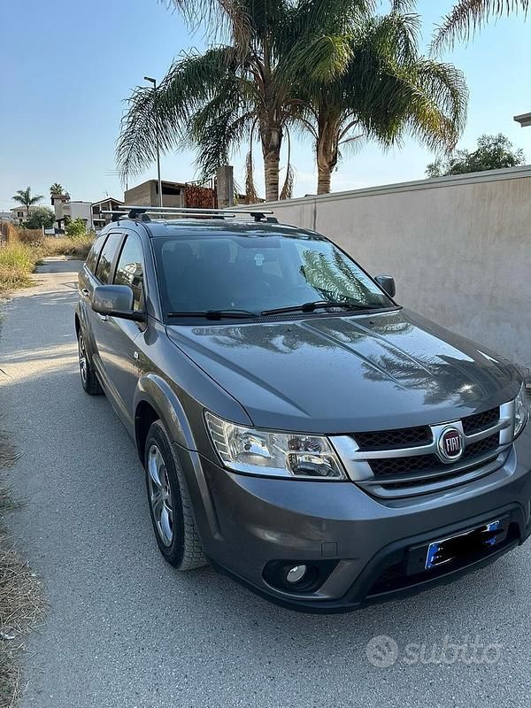 Grigio Usata 2013 Fiat Freemont Lounge SUV | 4599 € (Ottimo prezzo) - Immagine 1/4