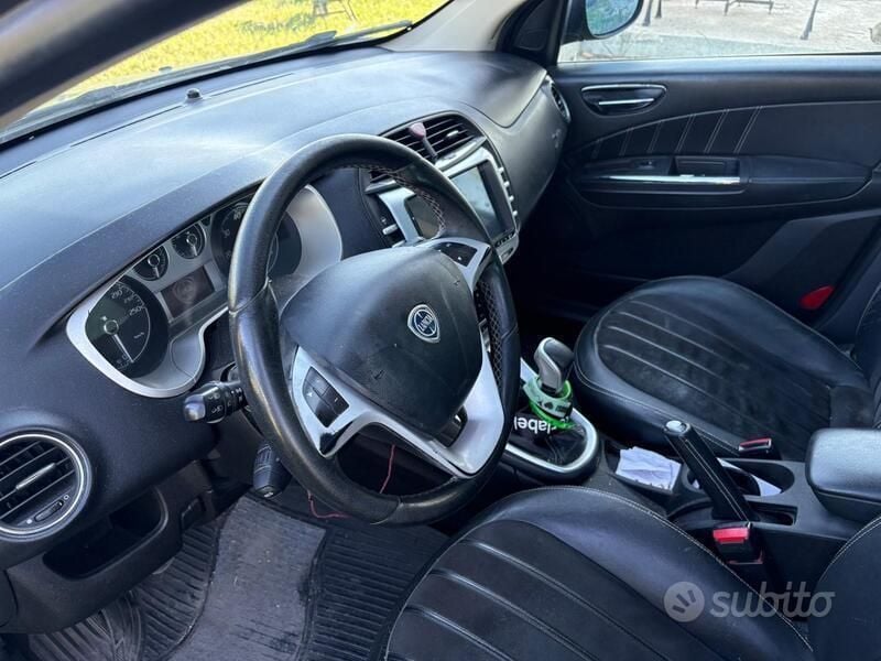 Usata Lancia Delta 120 CV (88 kW) 2009 Grigio Utilitaria